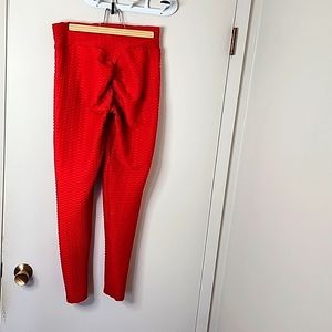 Red Scrunch butt leggings large